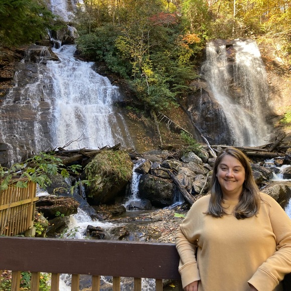 Meet your Posher, Amy - Picture 1 of 1